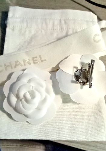 One authentic chanel camellia - authentic,